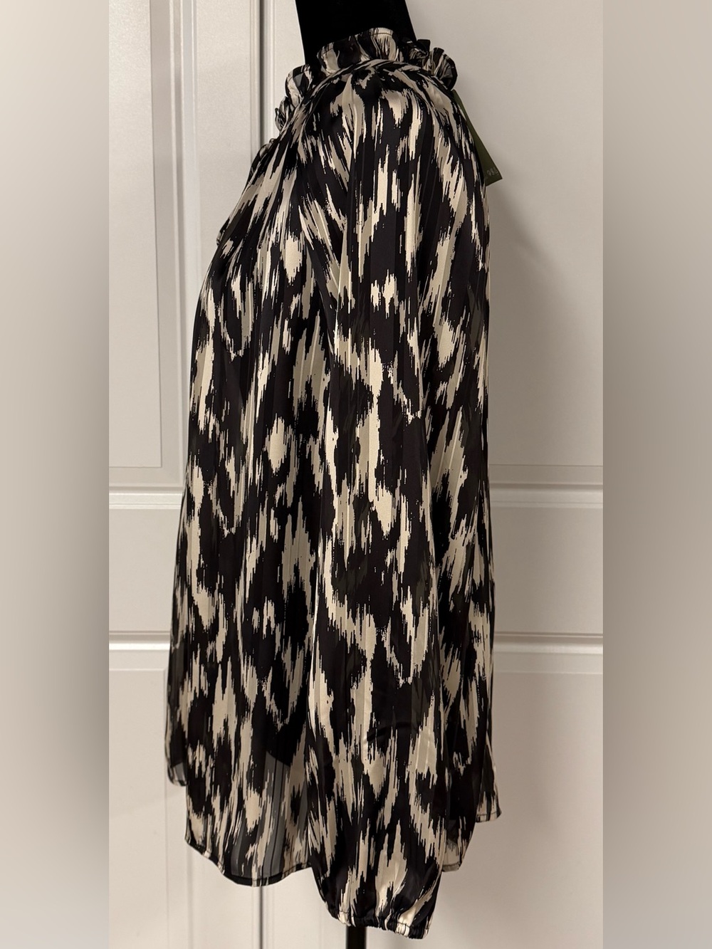 H&M Ruffle Collar Tie Blouse - Picture 3 of 8